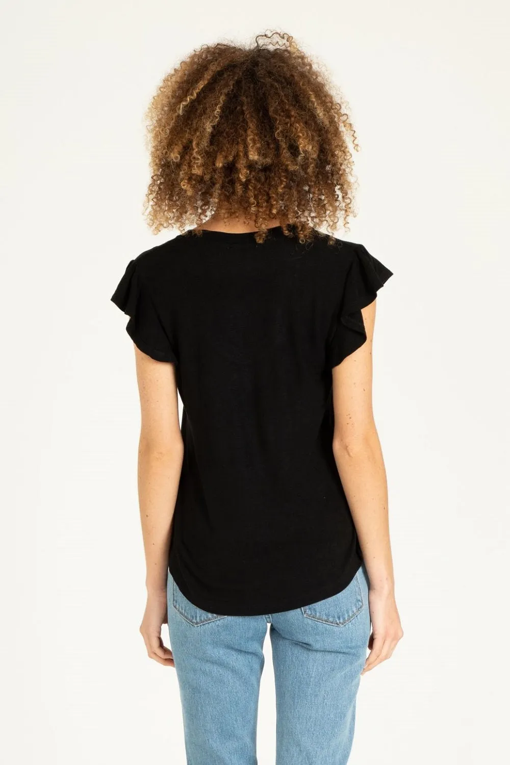 SCOOP NECK FLUTTER SLEEVE TOP | BLACK